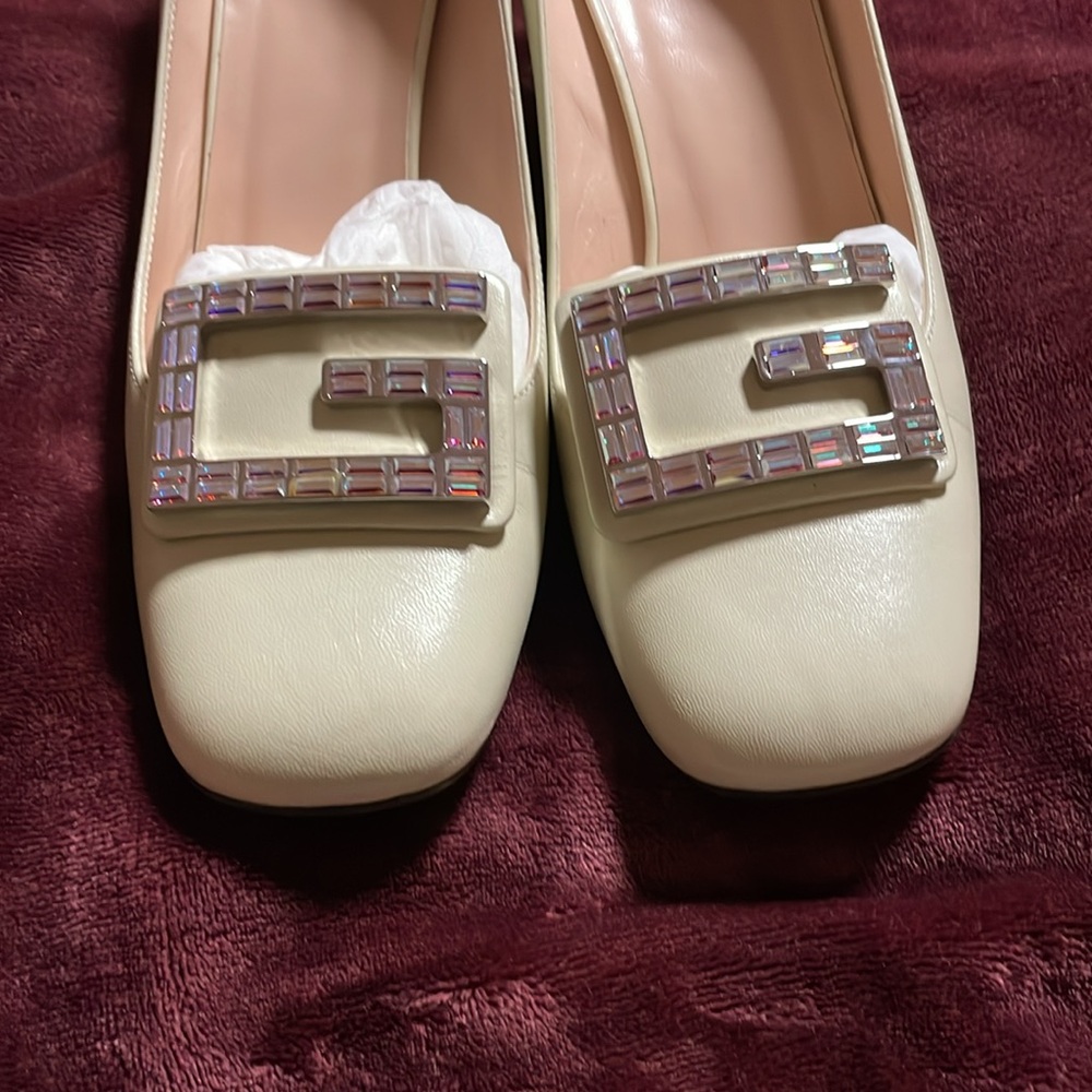 Authentic Gucci pumps.